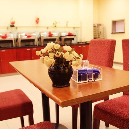 Hanting Express Shanghai Jinqiao Middle Yanggao Road Экстерьер фото