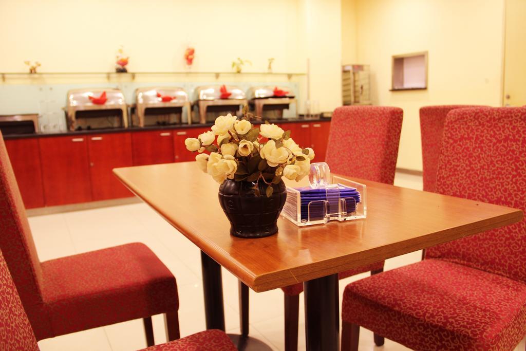 Hanting Express Shanghai Jinqiao Middle Yanggao Road Экстерьер фото